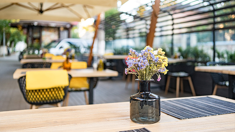 Navigating Seasonality at the Best Restaurants in Thornhill with Patios